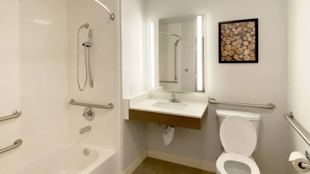 hotel-ada-bathroom